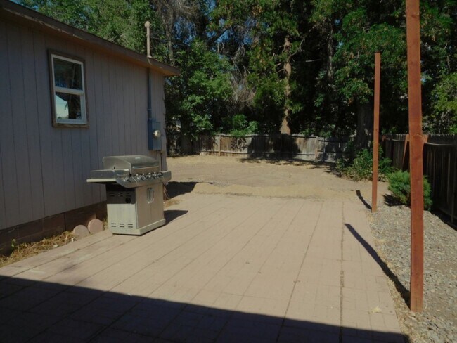 Building Photo - UNR friendly 3 Bedroom , 1 Bath close to campus