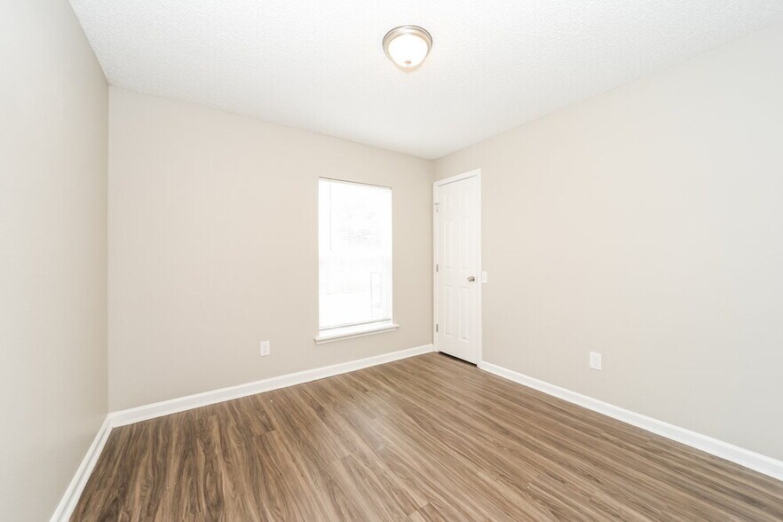 Building Photo - 11576 Kings Ridge Ct N