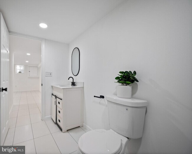 Building Photo - 1015 Riverside Ave