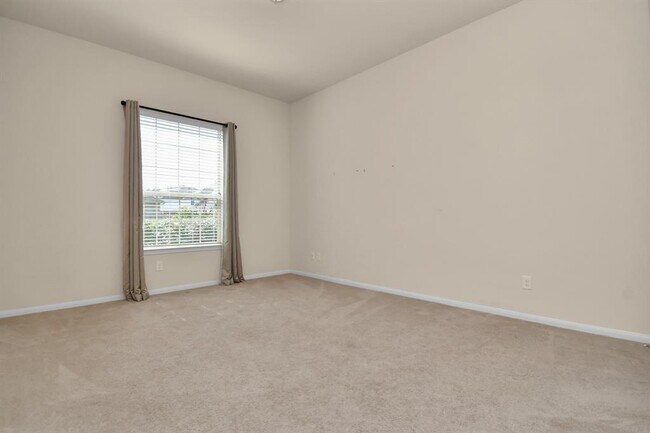 Building Photo - 1122 Boxwood Dr