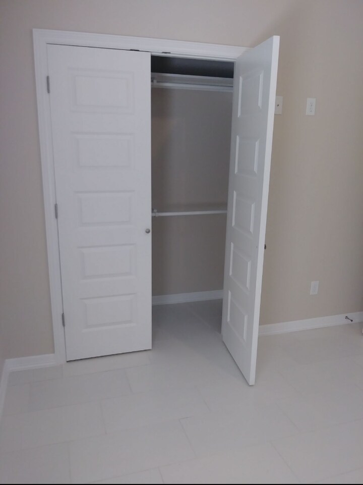 Building Photo - 210 Fig Dr