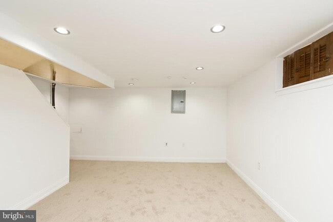 Building Photo - 5715 Fenwick Dr