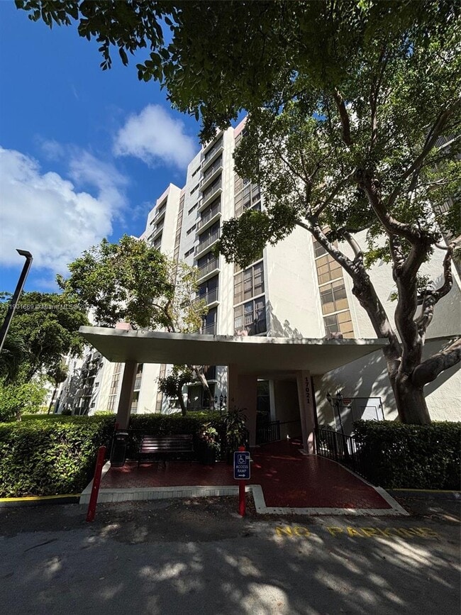 Building Photo - 17011 N Bay Rd