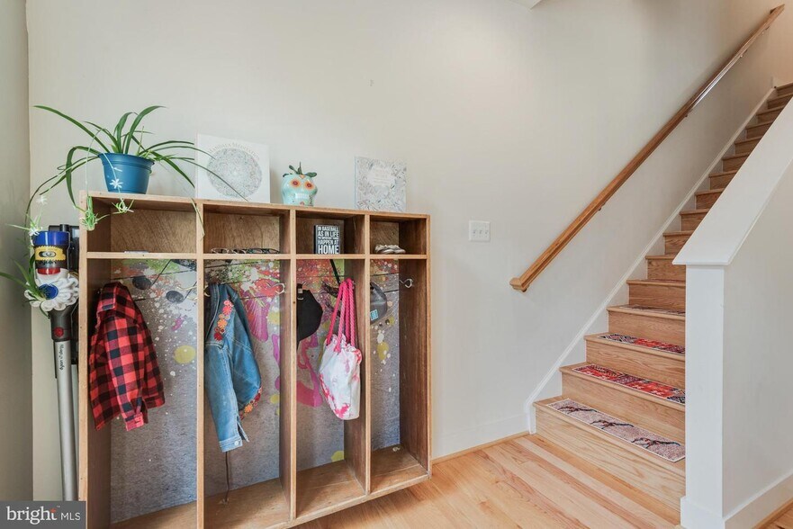 Private entry way/foyer - 924 King Farm Blvd