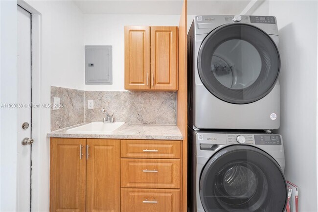 Building Photo - 8901 SW 149th Terrace