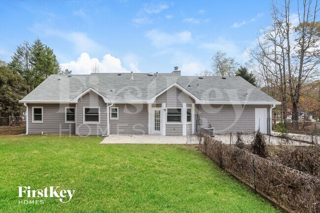 Building Photo - 205 Lakefront Dr