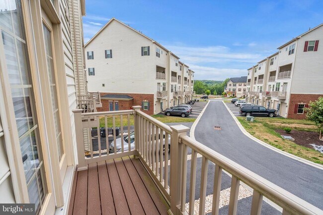 Building Photo - 5908 Etterbeek St