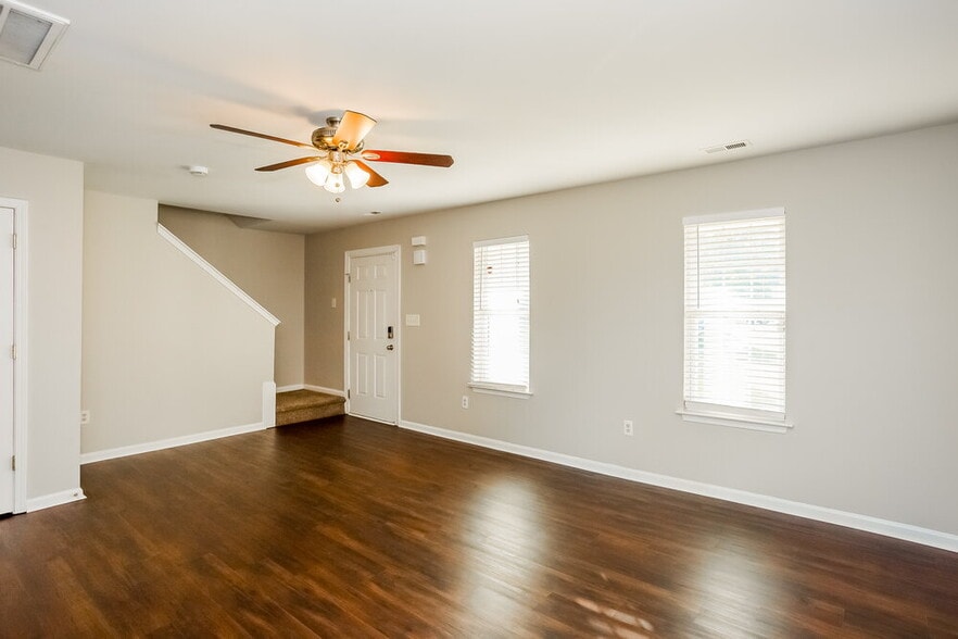 Building Photo - 4009 Ranchview Ln