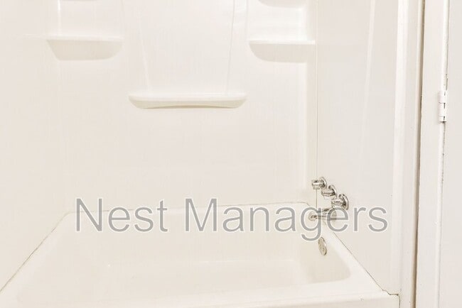 Building Photo - 816 Pilot Ave