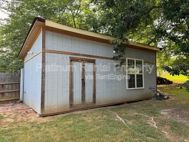 Building Photo - 1702 Stonegate Way SW