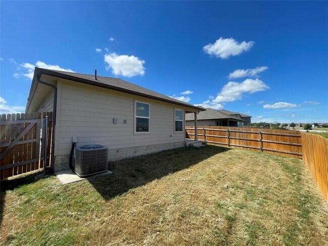 Building Photo - 125 Calgary Ln