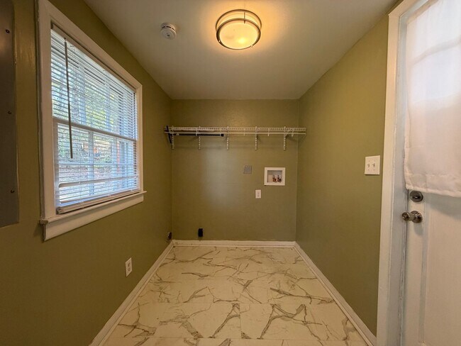 Building Photo - 105 Coker Dr