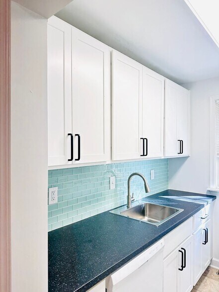 Primary Photo - 8311 Garland Ave