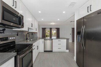Building Photo - 6653 SW 140th Ave