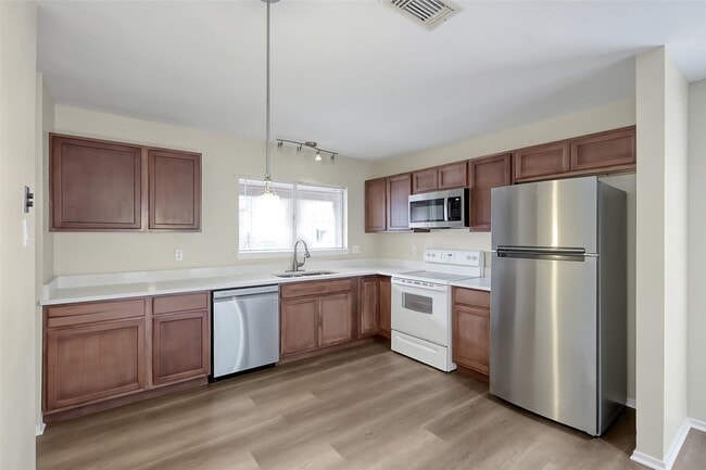 Building Photo - 67 Marabou Pl