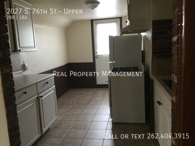Building Photo - 2027 S 76th St