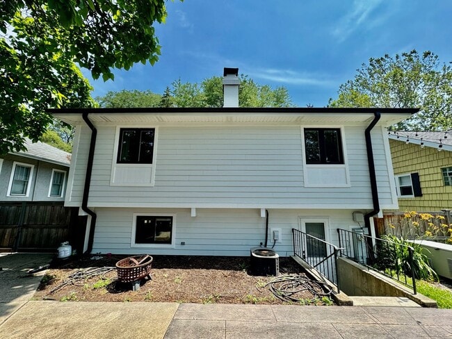 Building Photo - Home in Villa Park