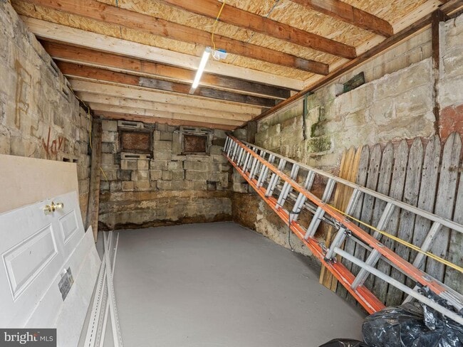 Building Photo - 9 N Front St