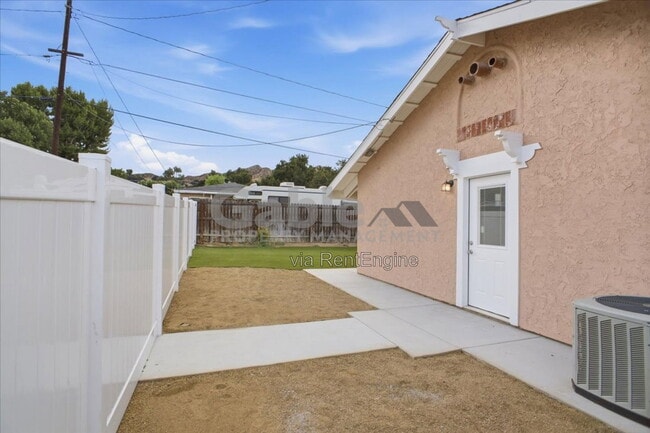 Building Photo - 31615 Hunter Ln