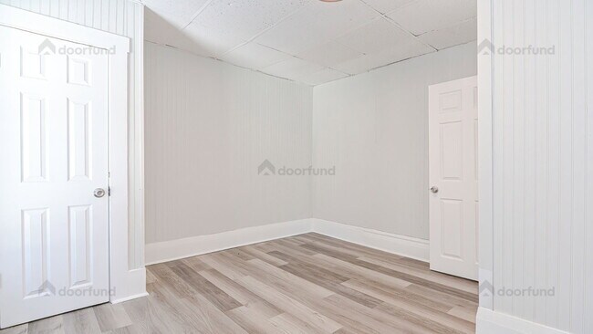 Building Photo - 220 S Main St