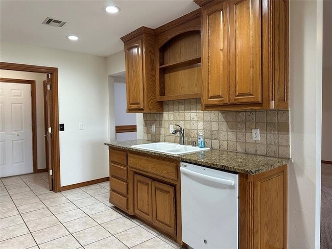 Building Photo - 15713 Traditions Blvd