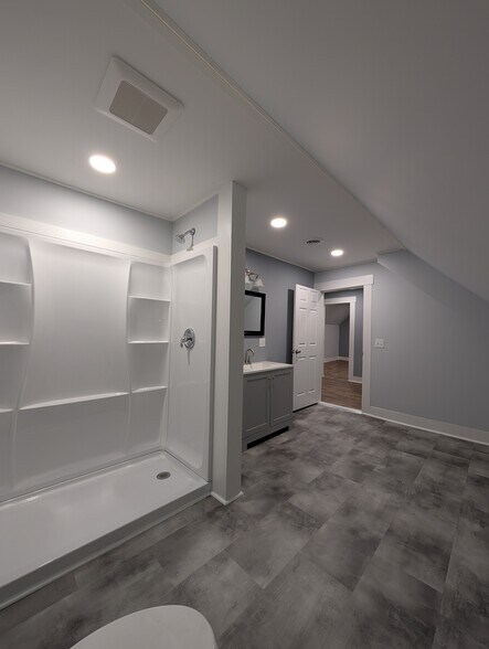 Building Photo - 404 S Barre Rd