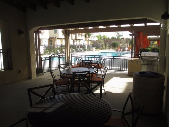 Building Photo - 40407 Calle Real