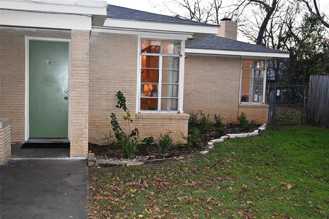 Building Photo - 205 N Ave A
