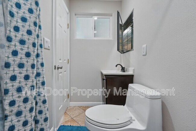 Building Photo - 387 E Nubia St
