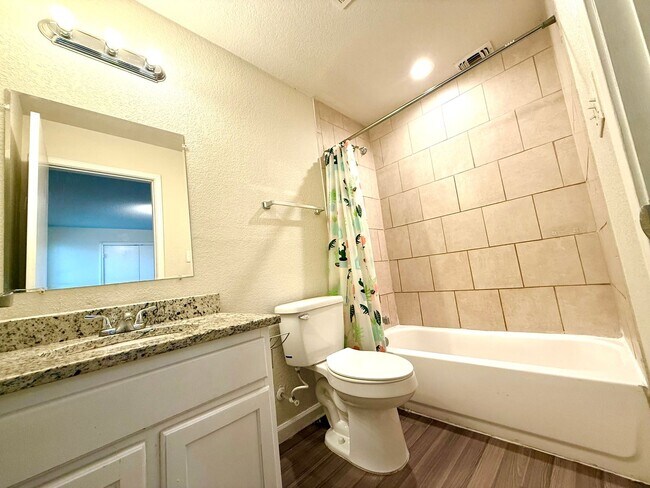 Building Photo - 1611 N Navidad St