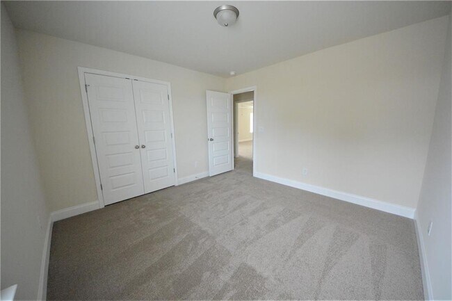 Building Photo - 68 Hellen Vly Dr