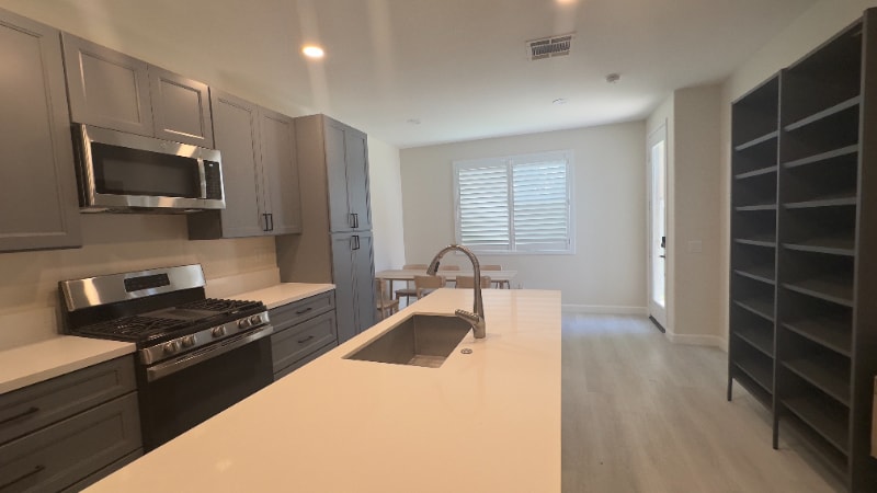 Building Photo - 39391 Tiburon Dr