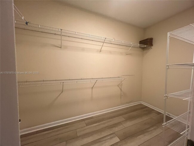 Building Photo - 2056 Alta Meadows Ln