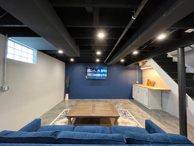 Building Photo - 1246 Hillcrest Ct