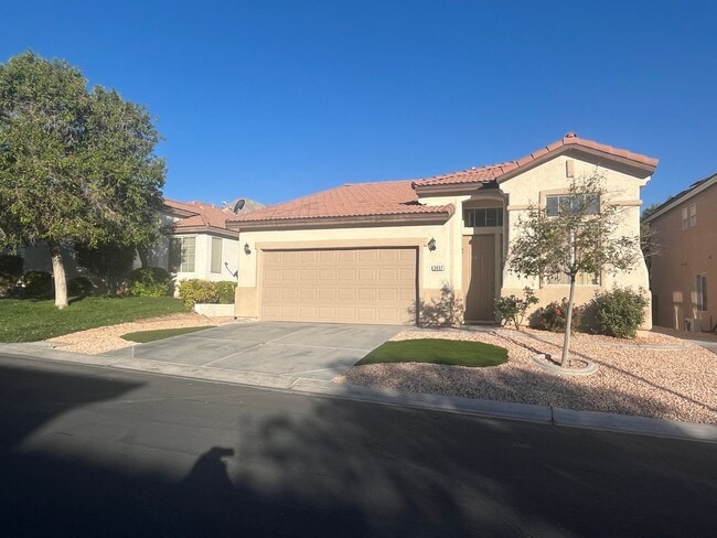 Building Photo - single story, 3 bed, 2 bath, 2 car garage in gated community in Summerlin