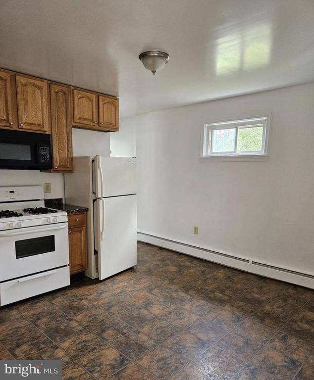 Building Photo - 525 Asbury Ave