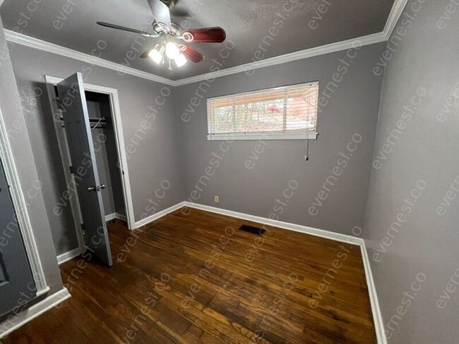 Building Photo - 2 Woodcliff Cir