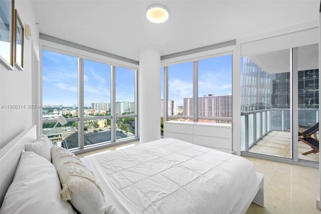 Building Photo - 17121 Collins Ave