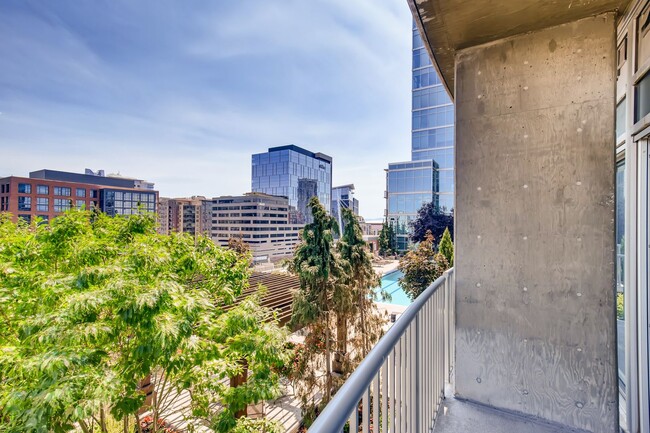 Building Photo - INCREDIBLE Riverfront Park Condo- 1 MONTH ...