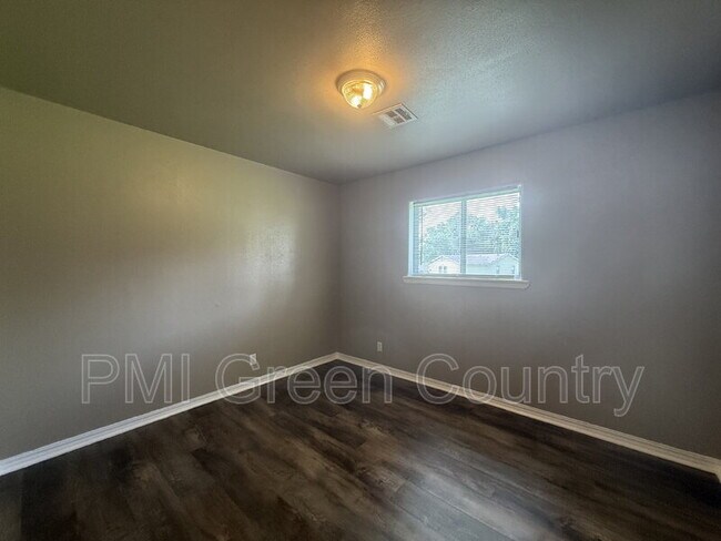 Building Photo - 30375 E 150th St S