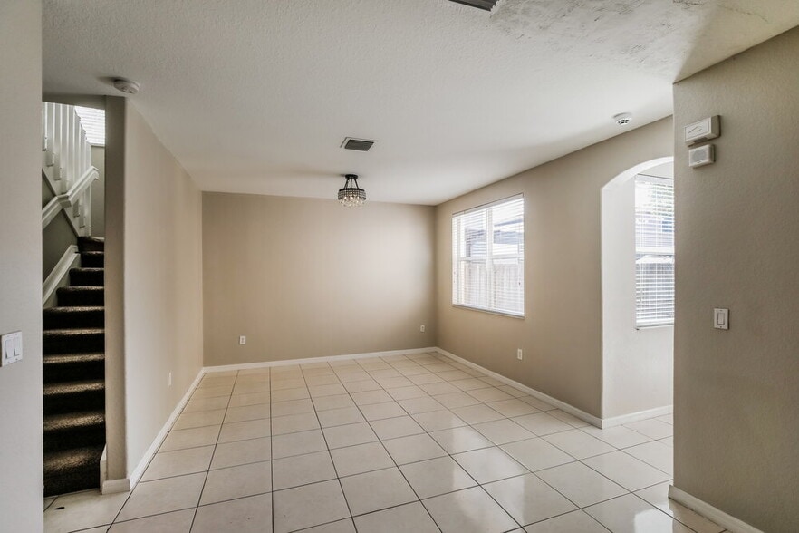 Building Photo - 1911 SE 14th Ct