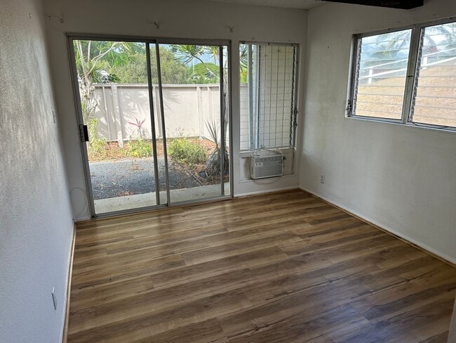 Building Photo - Spacious 3BR/2BA Split-Level End Unit with Private Courtyard