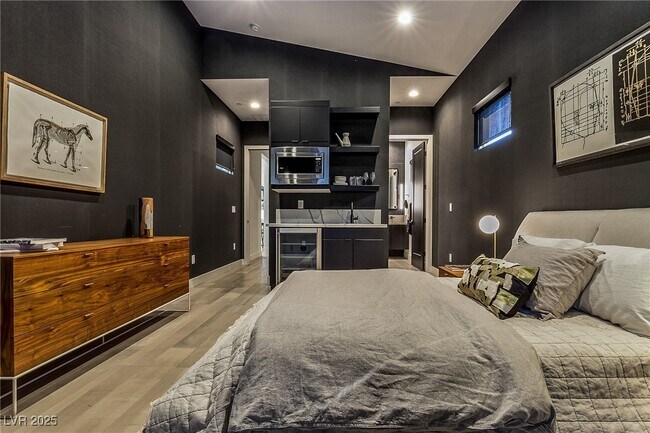 Building Photo - 2240 Sky Pointe Ridge Dr