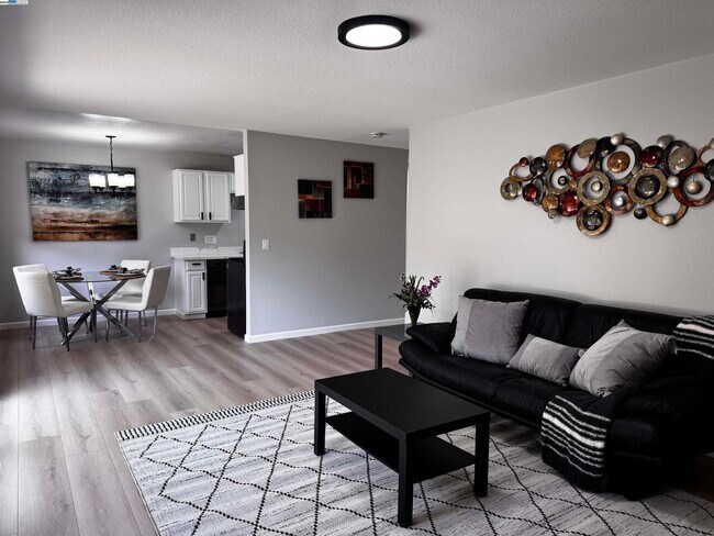 Building Photo - 2755 Country Dr