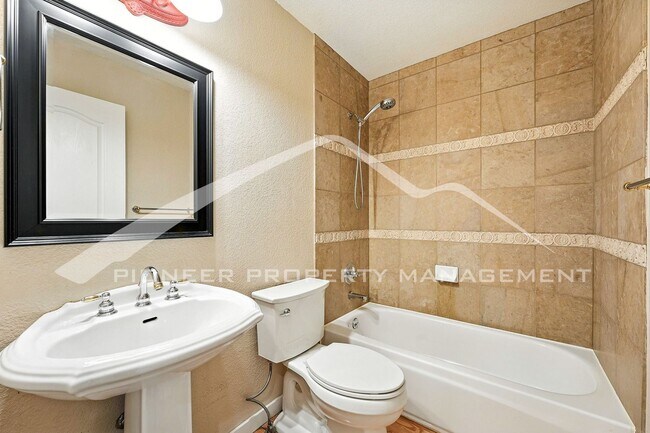 Building Photo - Luxury Meets Location – Impeccable 5BR Hom...