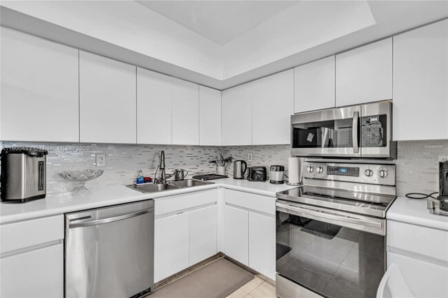 Building Photo - 9455 Collins Ave