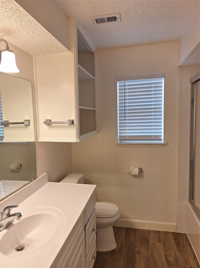 Building Photo - 4030 Knoll Glen Dr