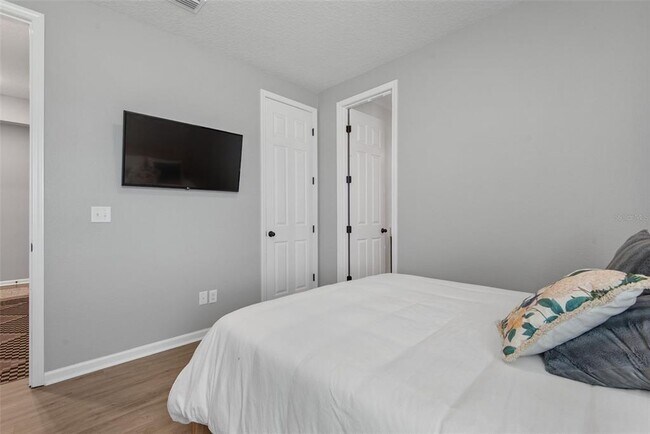 Building Photo - 26 Winged Elm Ct