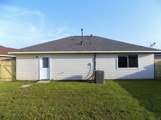 Building Photo - 12411 Greensbrook Forest Dr