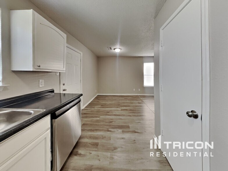 Building Photo - 2803 Redland Ln